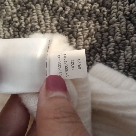 Athleta Cream Crew Neck Sweater Soft Knit Minimalist Design Merino Size Large - Picture 7 of 10